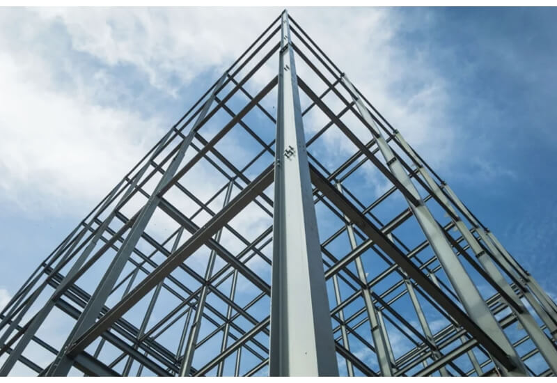 Kayra Göktürk Mühendislik, çelik konstrüksiyon imalatı ve montajı alanında mühendislik, üretim, saha montajı ve tesis kurulum hizmetleri sunar.